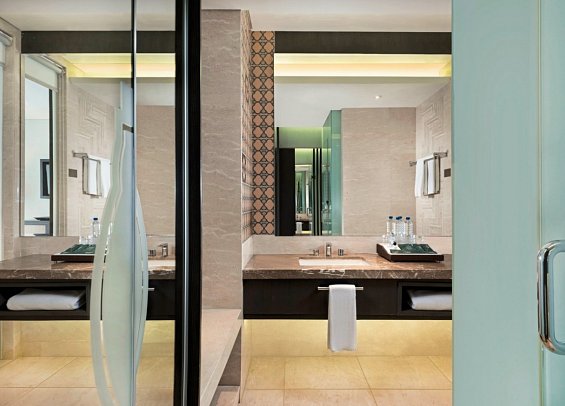 The Anvaya Beach Resort Bali - Beispiel Bad Deluxe (Zimmercodierungen UD1 & UDQ)