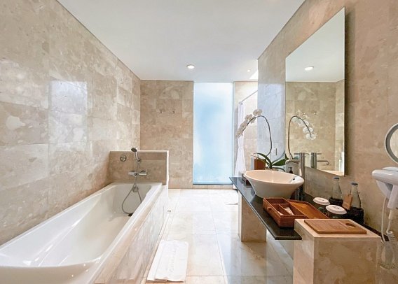 Legian Beach Hotel - Beispiel Bad Deluxe Garden Bungalow (Zimmercodierung BDG)