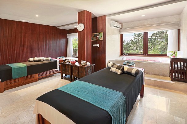 Legian Beach Hotel