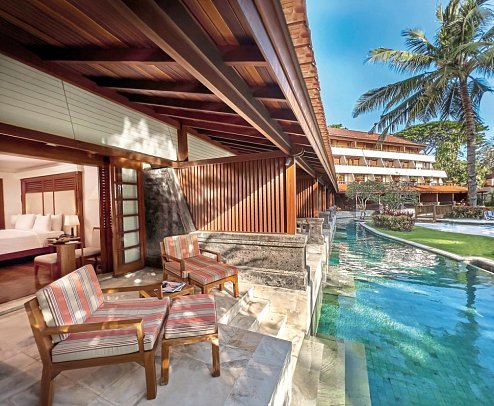 Nusa Dua Beach Hotel & Spa - Beispiel Terrasse Palace Club Lagoon (Zimmercodierung ULQ)