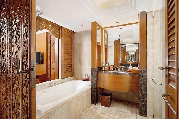 Nusa Dua Beach Hotel & Spa - Beispiel Bad Palace Club (Zimmercodierungen ULQ & UL1)