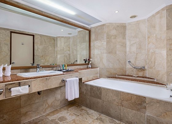 Prama Sanur Beach Bali - Beispiel Bad Junior Suite (Zimmercodierung JB1)