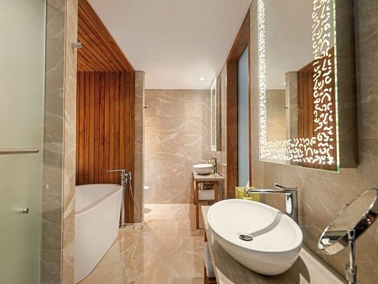 Maya Sanur Resort & Spa - Badbeispiel Wonderful Garden View King Bed (Zimmercodierungen UBG & U1G)