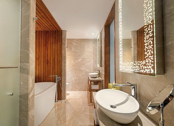 Maya Sanur Resort & Spa - Badbeispiel Wonderful Garden View King Bed (Zimmercodierungen UBG & U1G)