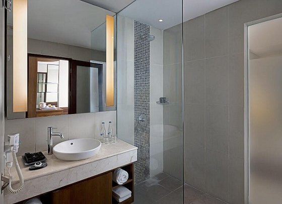 Taksu Sanur Hotel - Beispiel Bad Taksu Suite (Zimmercodierungen WB1, WB2, JB1 & JBP)