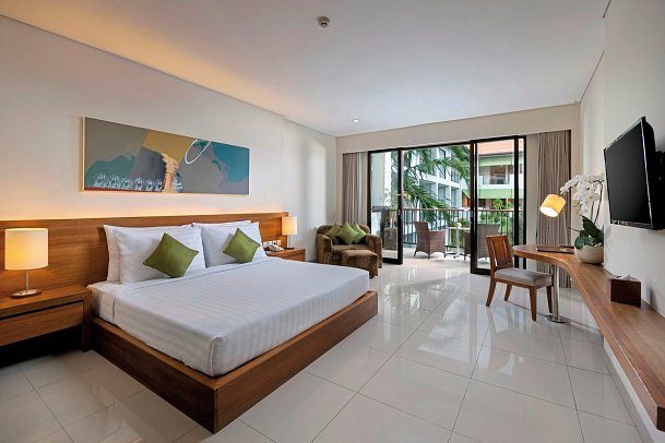 Taksu Sanur Hotel - Wohnbeispiel Junior Suite Pool View with Balcony (Zimmercodierung JBP)
