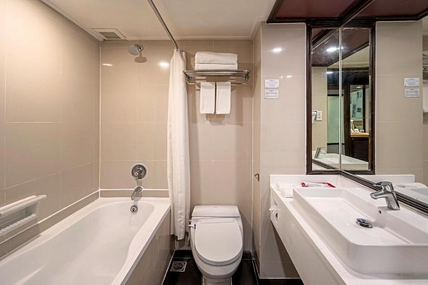 Prime Plaza Hotel Sanur - Beispiel Bad Premier Balcony (Zimmercodierung UM2)