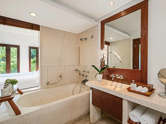 Maya Ubud Resort & Spa - Badbeispiel Impressive Forest Suite (Zimmercodierungen WB1 & WB2)