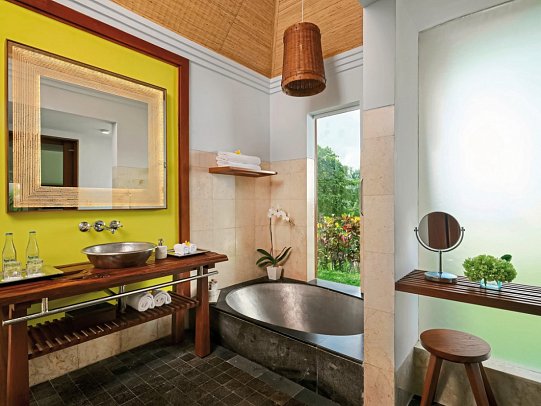 Maya Ubud Resort & Spa - Badbeispiel Heavenly Jacuzzi Villa (Zimmercodierung VB4)