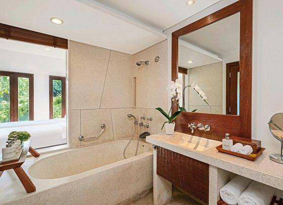 Maya Ubud Resort & Spa - Badbeispiel Impressive Forest Suite (Zimmercodierungen WB1 & WB2)