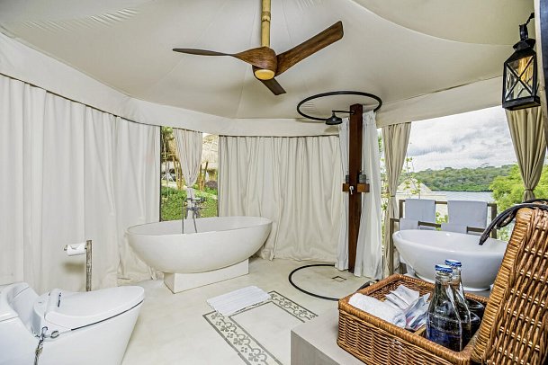 Menjangan Dynasty Resort - Beispiel Bad Two Bedroom Cliff Tent Villa (Zimmercodierung VB2)