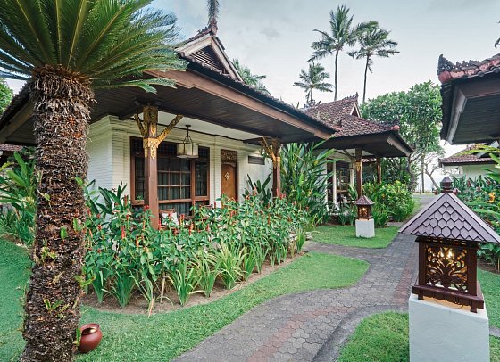 Ramayana Candidasa Beach Resort - Beispiel Außenansicht Garden Cottage (Zimmercodierung UBG)