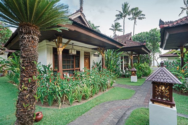 Ramayana Candidasa Beach Resort - Beispiel Außenansicht Garden Cottage (Zimmercodierung UBG)