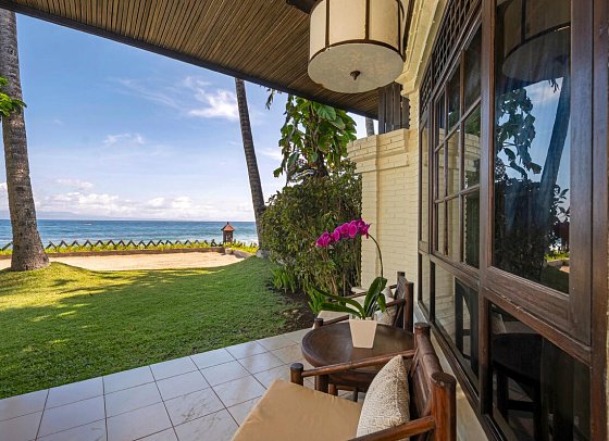 Ramayana Candidasa Beach Resort - Beispiel Terrasse Ocean Facing Cottage (Zimmercodierung UBO)