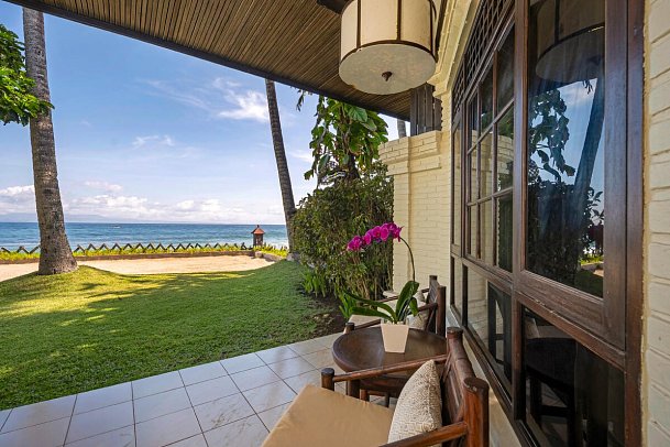 Ramayana Candidasa Beach Resort - Beispiel Terrasse Ocean Facing Cottage (Zimmercodierung UBO)