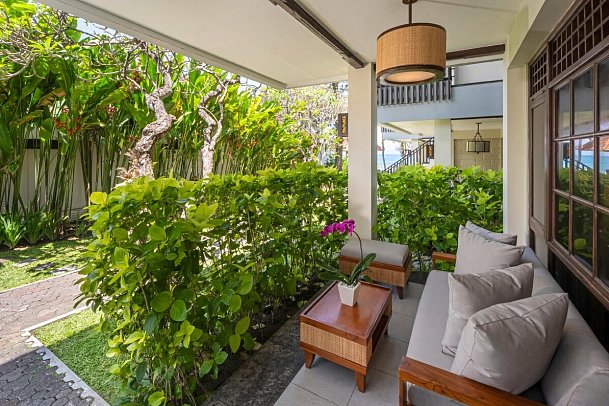 Ramayana Candidasa Beach Resort - Beispiel Terrasse Junior Suite (Zimmercodierung WB1)