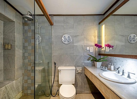 Ramayana Candidasa Beach Resort - Beispiel Bad Deluxe (Zimmercodierung UD1)
