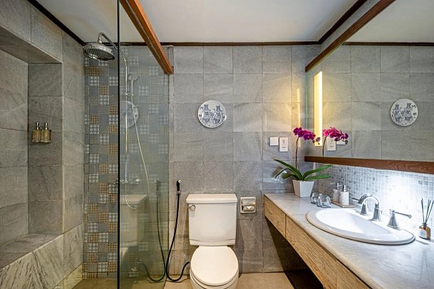 Ramayana Candidasa Beach Resort - Beispiel Bad Deluxe (Zimmercodierung UD1)