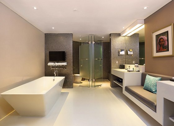 Double-Six Luxury Hotel - Badbeispiel Two Bedroom Deluxe Suite Ocean View (Zimmercodierung WD2)