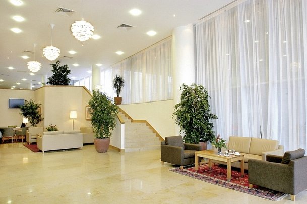 Clayton Hotel Cardiff Lane