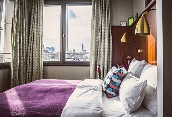 HENRI Hotel Düsseldorf Downtown - Wohnbeispiel Doppelzimmer M-Studio (Zimmercodierungen DB1, DB2, DB3, EB1, EB2 & EB3)