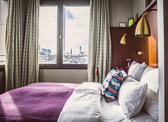HENRI Hotel Düsseldorf - Wohnbeispiel Doppelzimmer M-Studio (Zimmercodierungen DB1, DB2, DB3, EB1, EB2 & EB3)