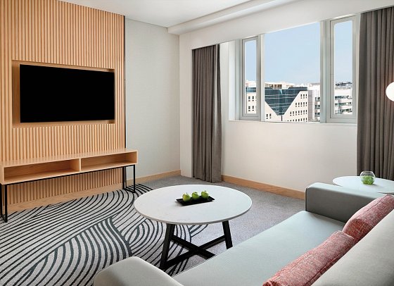 Crowne Plaza Dubai Jumeirah - Wohnbeispiel Junior Suite (Zimmercodierung JB1)