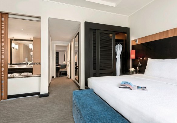 OAKS Ibn Battuta Gate