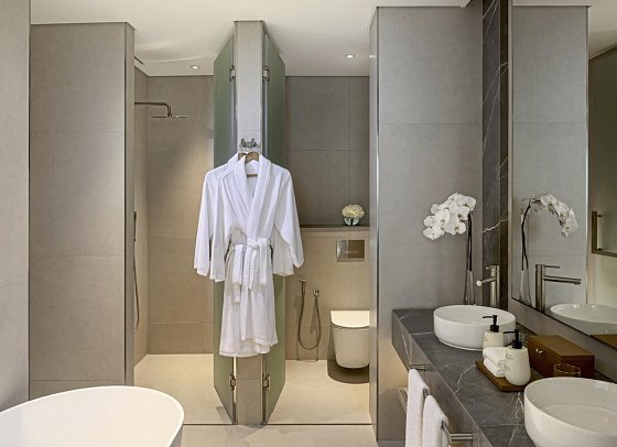 The Meydan Hotel - Beispiel Bad