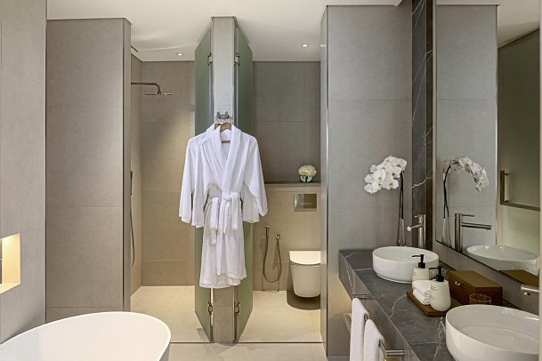 The Meydan Hotel - Beispiel Bad