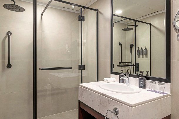 Sheraton The Walk, Dubai - Beispiel Bad