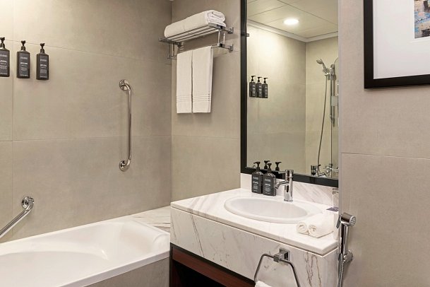 Sheraton The Walk, Dubai - Beispiel Bad