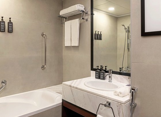 Sheraton The Walk, Dubai - Beispiel Bad