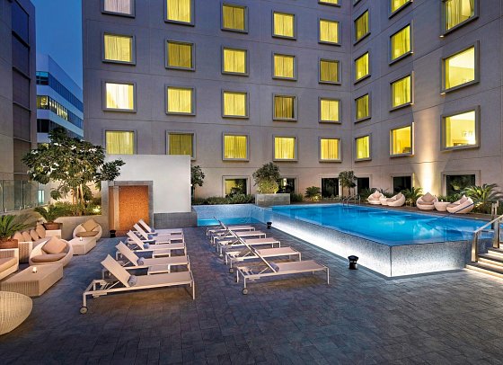 Hilton Garden Inn Dubai, Mall Avenue