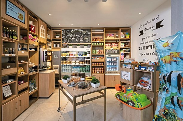 Hilton Garden Inn Dubai, Mall Avenue