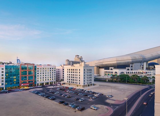 Hilton Garden Inn Dubai, Mall Avenue