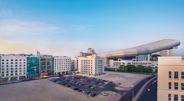 Hilton Garden Inn Dubai, Mall Avenue