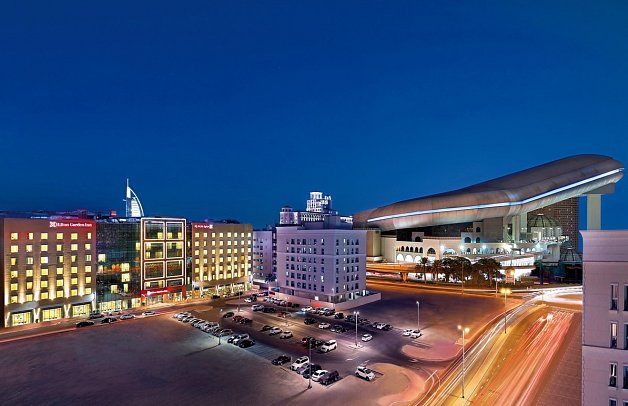 Hilton Garden Inn Dubai, Mall Avenue