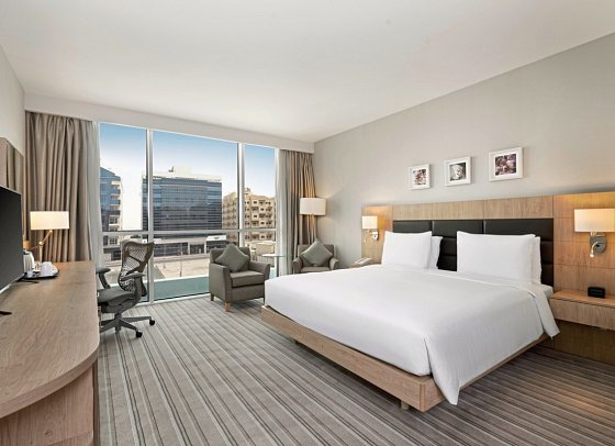 Hilton Garden Inn Dubai, Mall Avenue