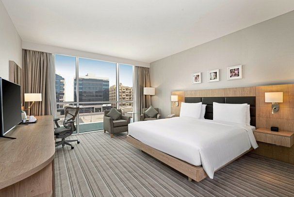 Hilton Garden Inn Dubai, Mall Avenue