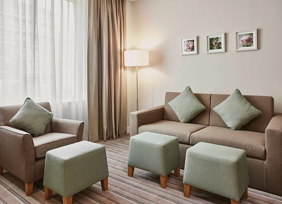 Hilton Garden Inn Dubai, Mall Avenue