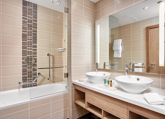 Hilton Garden Inn Dubai, Mall Avenue