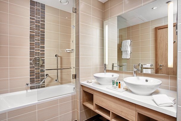 Hilton Garden Inn Dubai, Mall Avenue