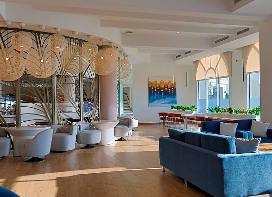 Millennium Lakeview Hotel