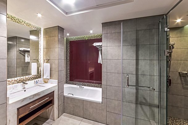 Radisson Blu Hotel, Dubai Waterfront - Beispiel Bad