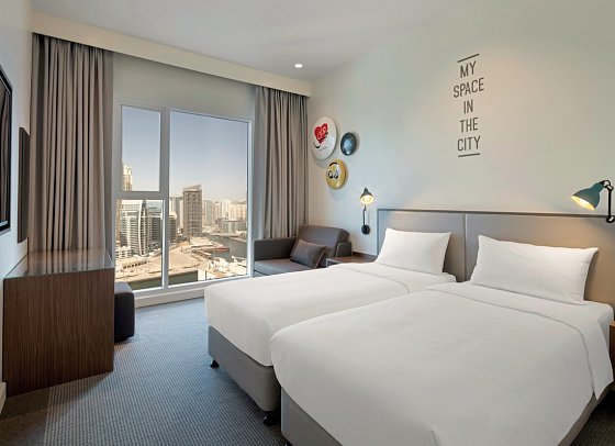 Rove Dubai Marina - Wohnbeispiel Rover Room - City View (Zimmercodierung DB1)