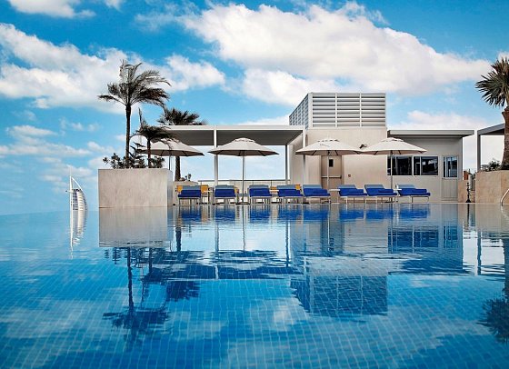 Grand Cosmopolitan Hotel