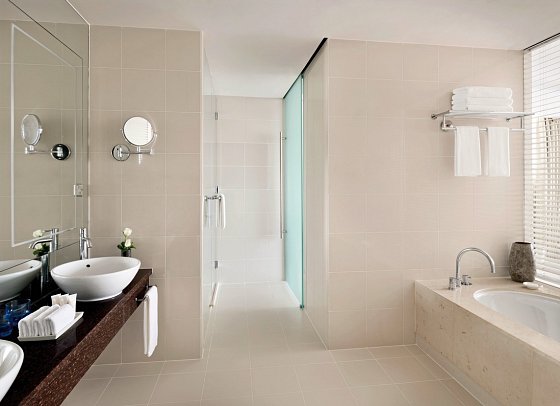 Crowne Plaza Dubai Festival City - Beispiel Bad
