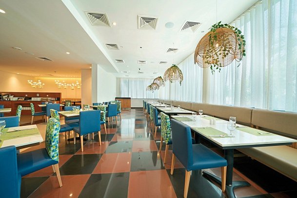 Arabian Park Dubai, an Edge by Rotana Hotel