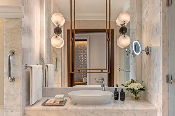 Jumeirah Zabeel Saray - Wohnbeispiel Deluxe King Sea View Room (Zimmercodierungen DDM & UP2)
